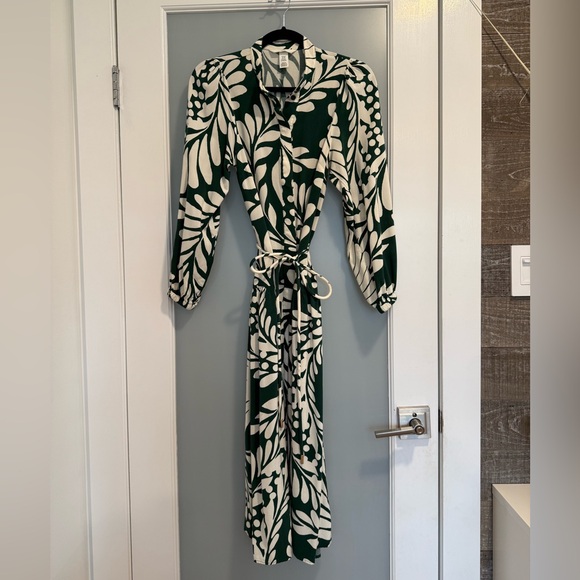 H&M Green and White Leaf Print Long Sleeve Dress Puff-Sleeve - Picture 7 of 12